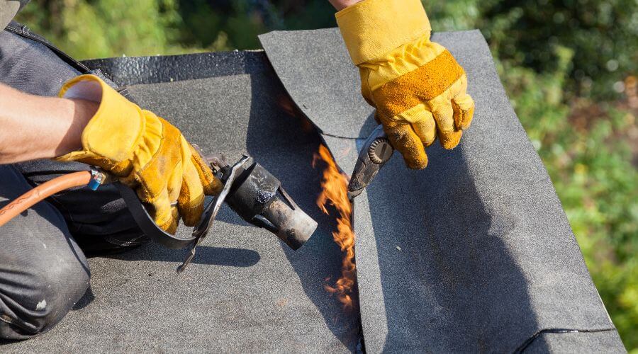 Professional gutter cleaning in Bellwood, NE